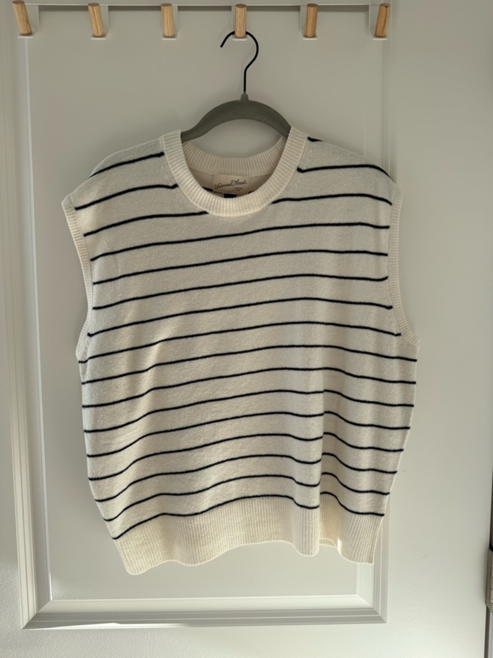 Universal Thread Cream and Black Striped Sleeveless Crewneck Sweater Vest